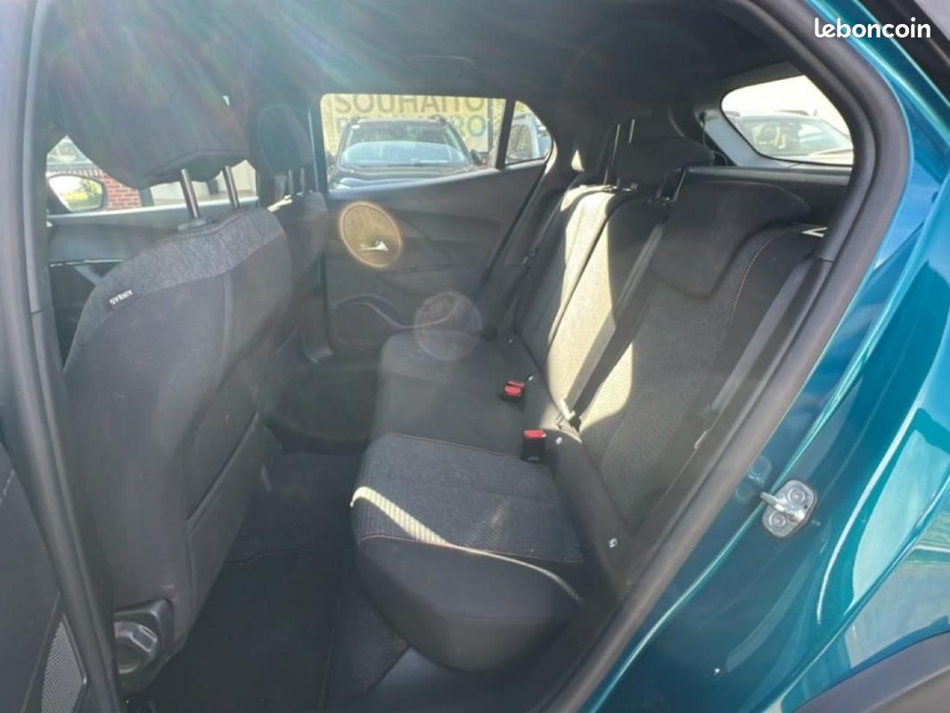 Peugeot 2008 Hybrid 145 e-DCS6 Style (image 10)