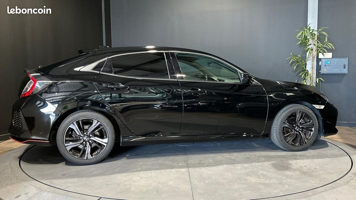 Honda Civic 2018 VTEC 126 Exclusive (image 5)