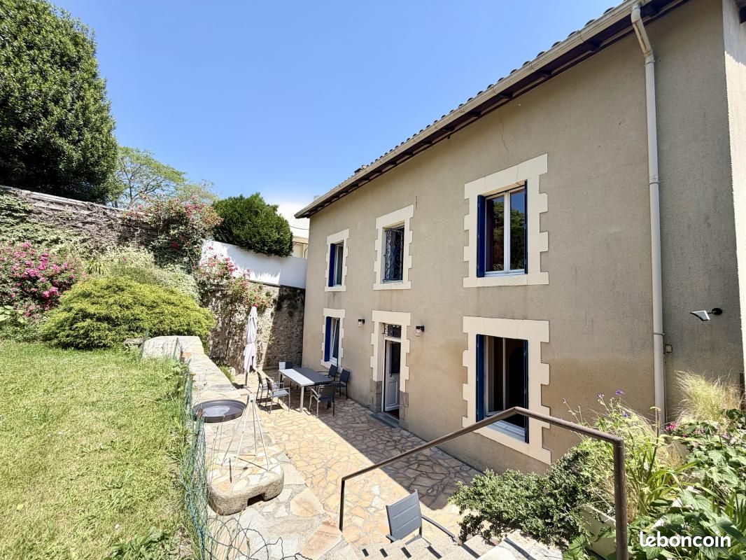 Maison 10 pièces 239 m² · à Limoges · 239 m² · 310 000 €