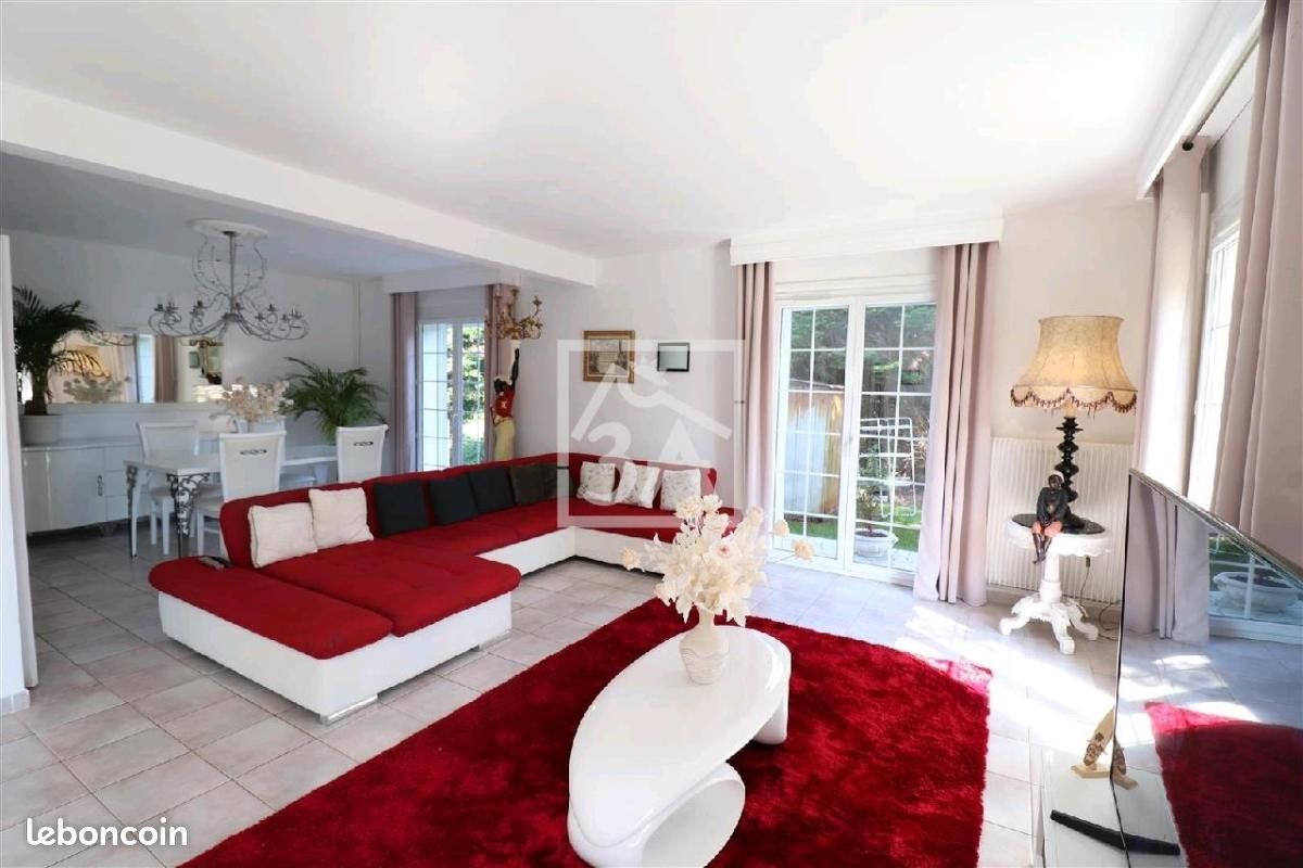 Maison 8 pièces 207 m² · à Coquelles · 207 m² · 548 000 €