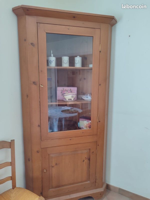 Vitrine d'angle en bois (image 1)