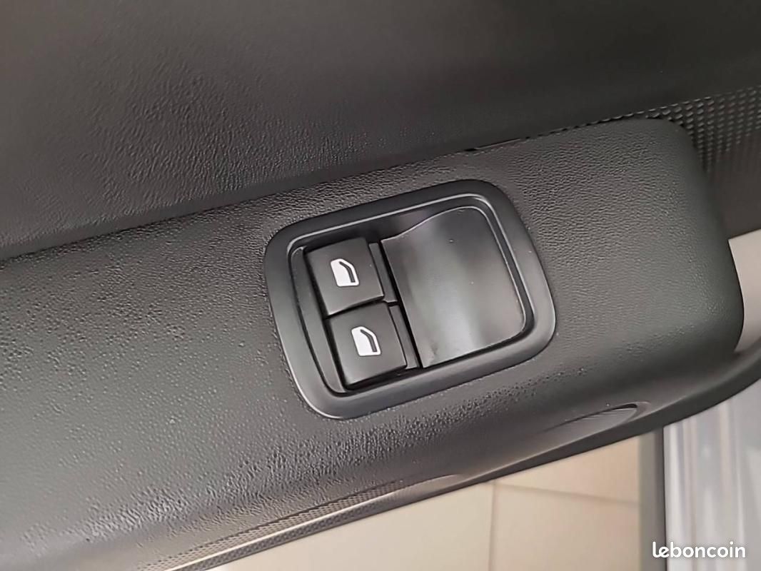 Citroën C3 PureTech 83 S&S BVM5 - YOU (image 25)