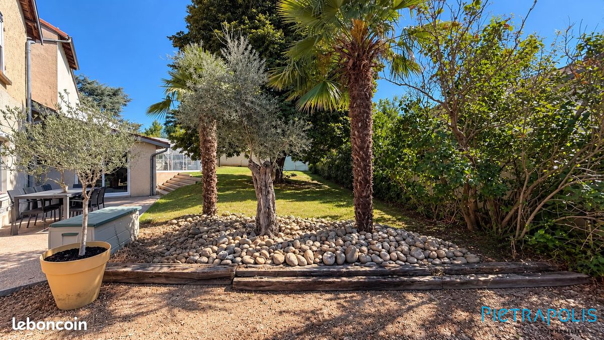 Maison 9 pièces 210 m² · à Genay · 210 m² · 649 000 €