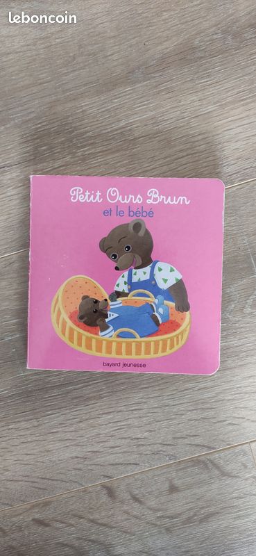Livre cartonné Petit ours brun et le bébé (image 1)