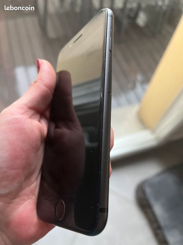 I phone 8 (image 3)