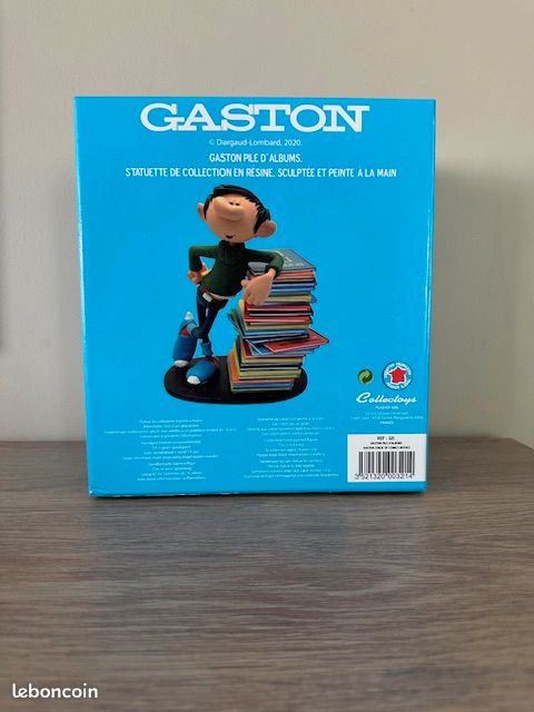 Plastoy 321 Gaston avec pile de livres
