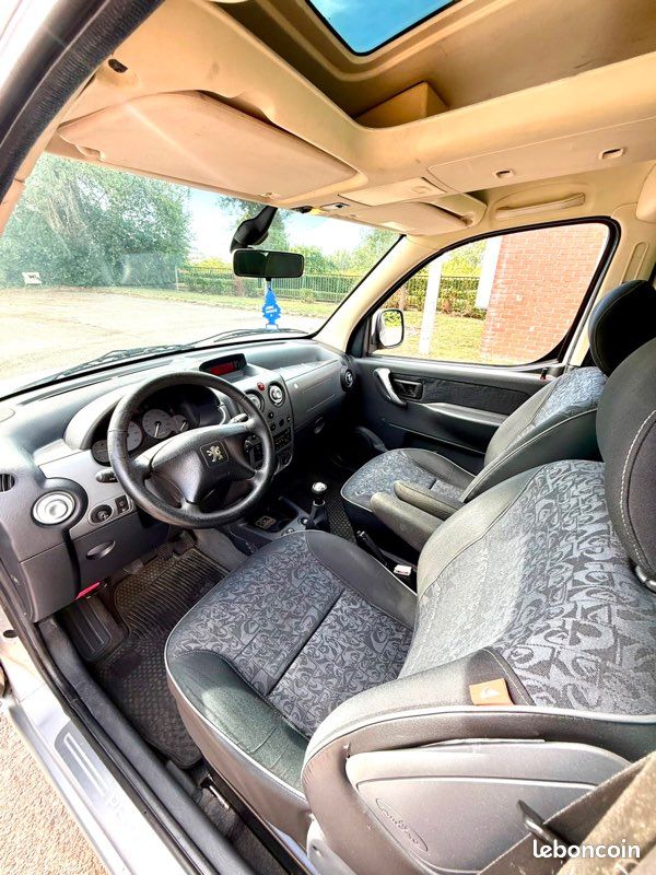 PEUGEOT PARTNER 1.6 HDI 90CV Pack QUIKSILVER an.2007 197.000klm CLIM /DBLE PORTES LATÉRAL /PANORAMIQUE /ATTELAGE (image 5)