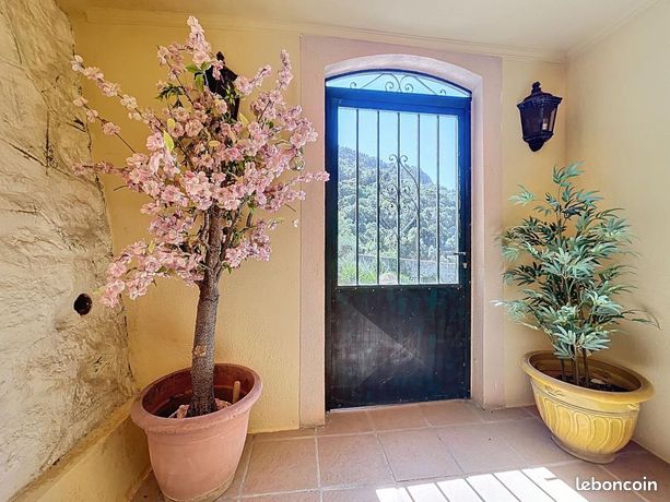 Maison 2 pièces 166 m² — 8