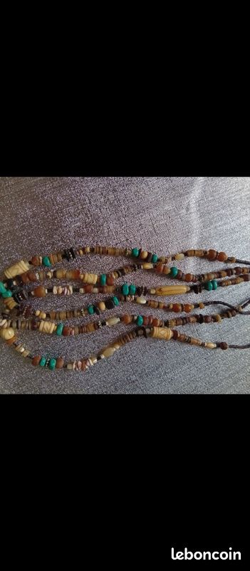 Vend deux colliers en pierre véritable en parfait état (image 1)