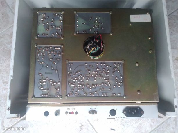 L'écran noir et blanc Micro CRT de 4 pouces prend en charge l'entrée