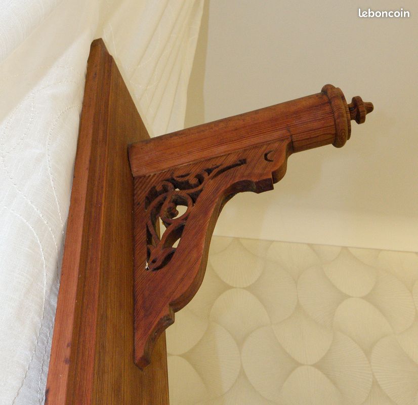 PORTE SELLE ancien en bois massif (équitation ou déco