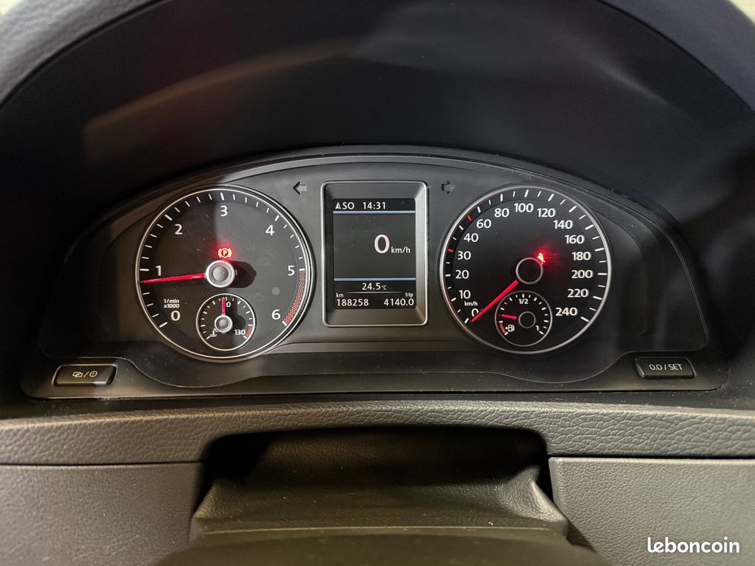 VOLKSWAGEN TRANSPORTER COMBI 2.0 BiTDI 180 FAP Court 9pl (image 16)
