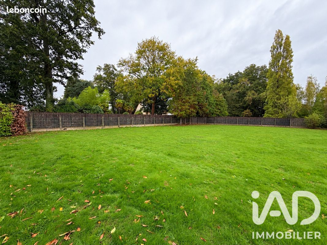Terrain 825 m² · à Bains-sur-Oust · 825 m² · 60 000 €