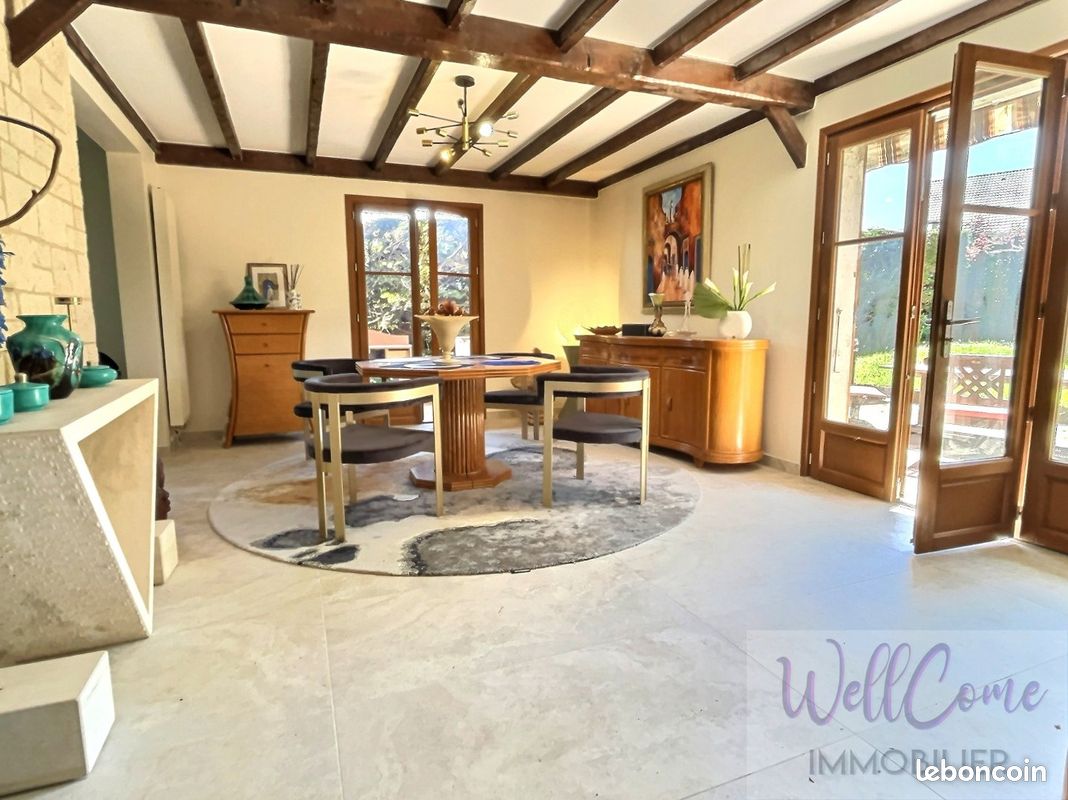 Maison 8 pièces 151 m² à Entrelacs