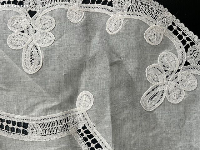 Linge ancien napperon rond brode (image 3)