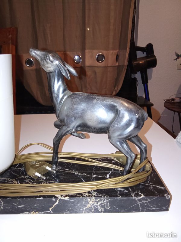 Vend Ancienne lampe de table chevreuil en régule sur socle en marbre H 19 CM LONG 30 CM LARG 10 CM (image 2)