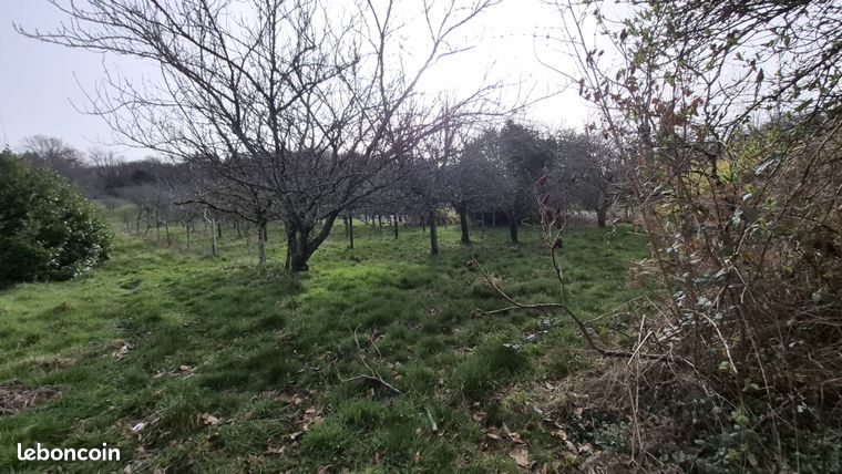 Terrain 2075 m² Bonnac-la-Côte