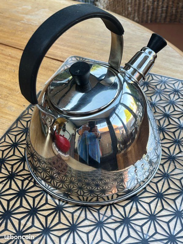 Bouilloire inox BergHOFF sifflante. 1,5 litres, tous feux (image 1)