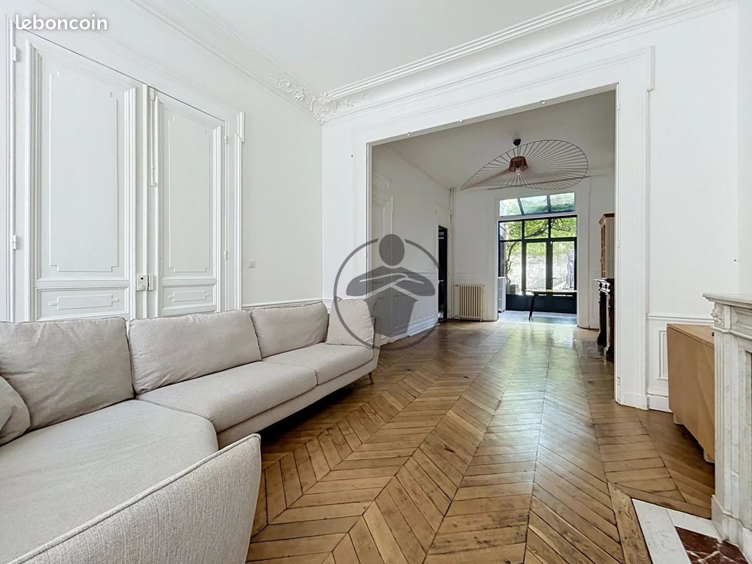 Maison 7 pièces 202 m² · à Saint-Quentin · 202 m² · 1 400 €/mois