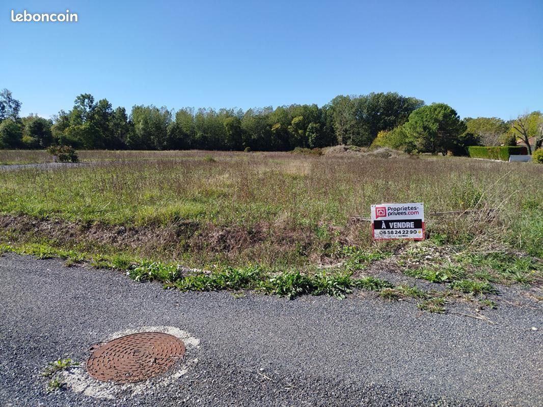 Terrain 1 080 m² Gimeux · 53 232 €