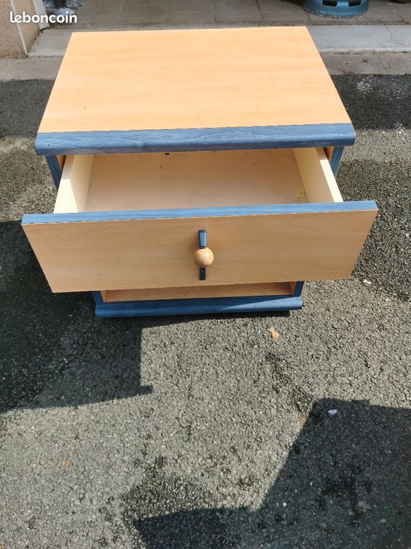Table de chevet en bois bon état (image 2)