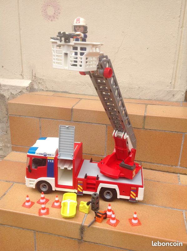 Camion pompier grande échelle playmobil (image 1)