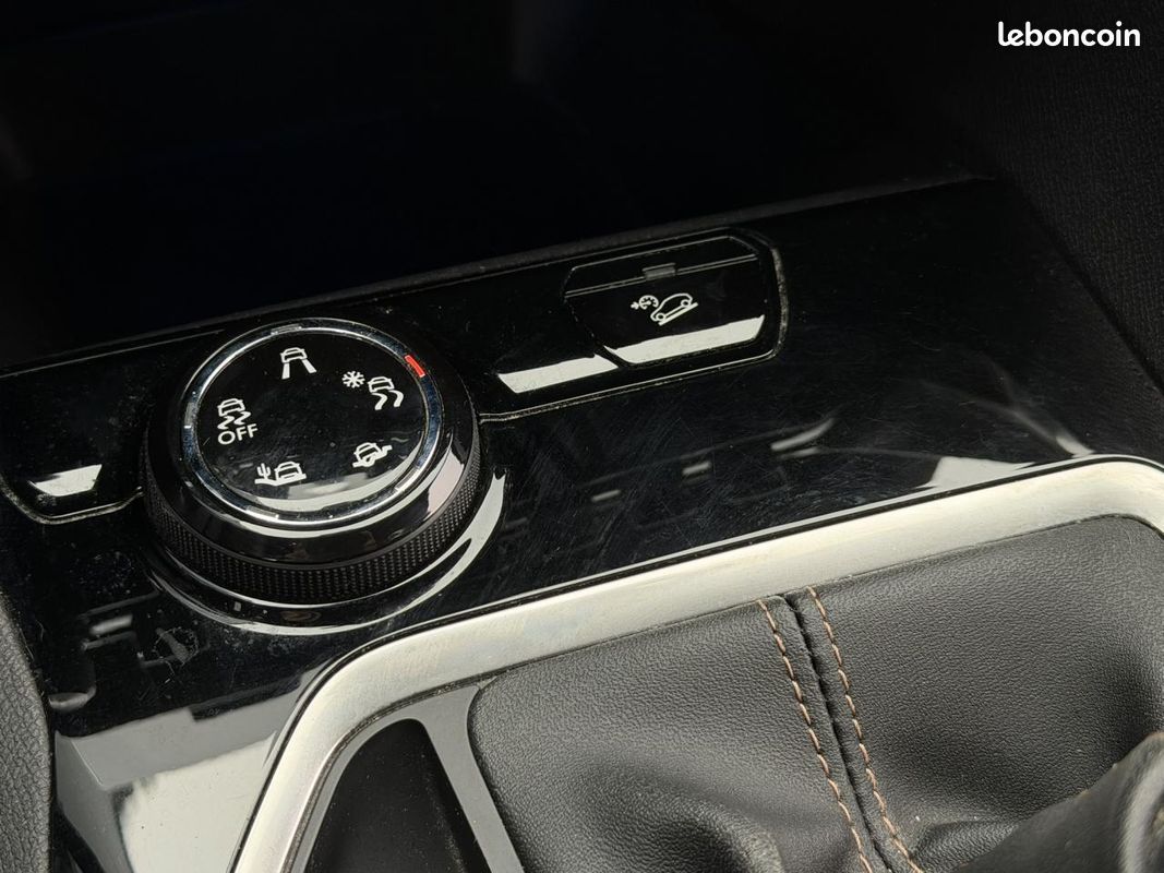 PEUGEOT 5008 1.5 BlueHDi 130 GT Line 7 places, avec Apple Car Play et Caméra de recul (image 12)