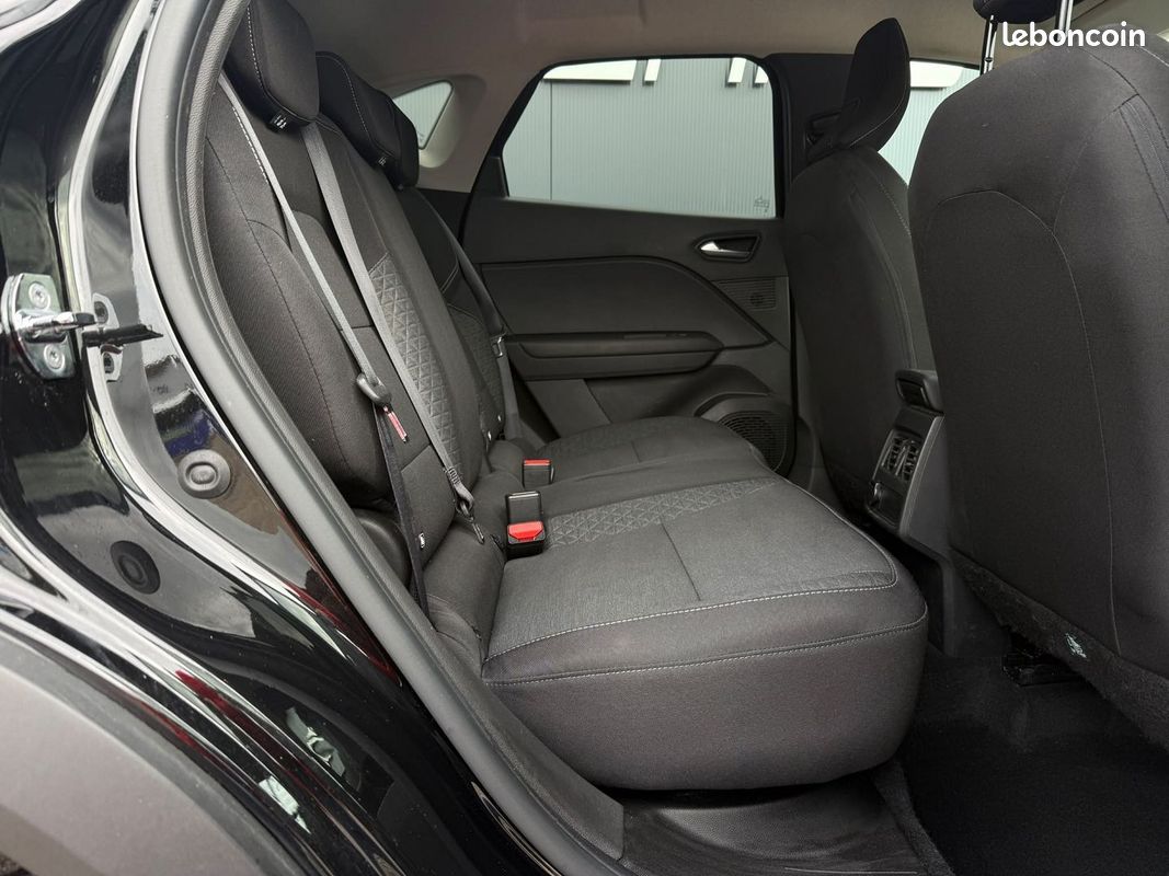 Renault CAPTUR II 1.6 E-TECH HYBRIDE 145CH EVOLUTION (image 8)