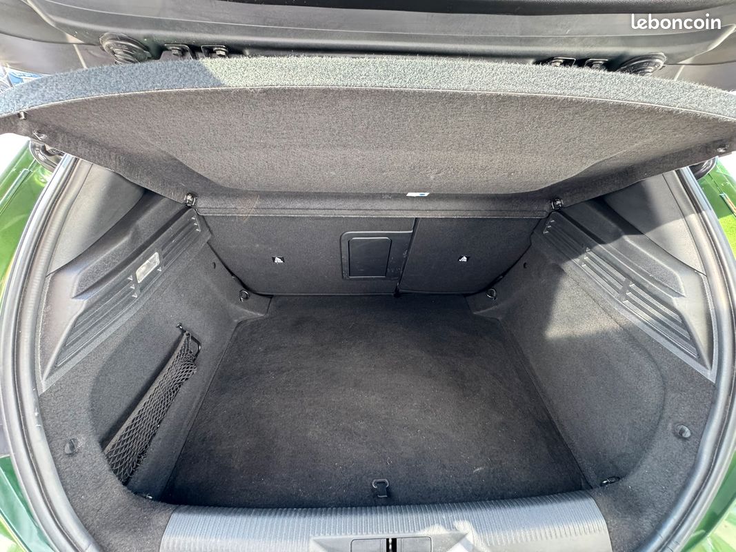 Peugeot 308 III 1.5 BlueHdi 130 EAT8 GT (image 6)