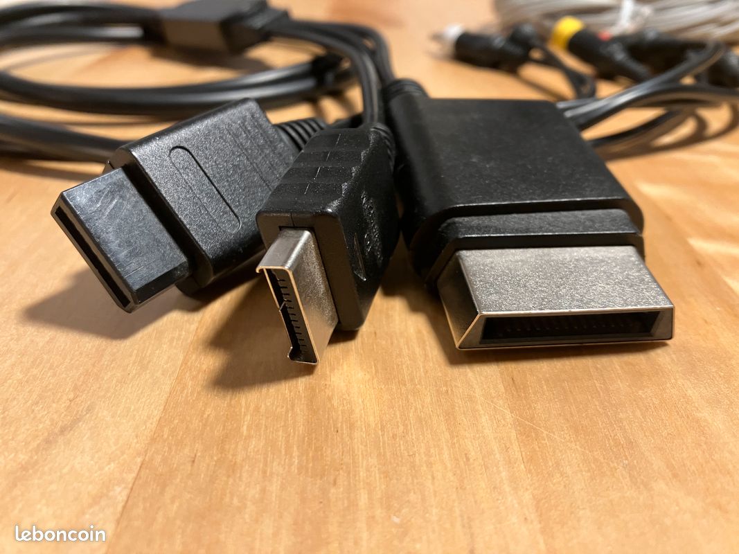 Câble Vidéo Universel YUV Compatible PS2, PS3, Wii, Xbox 360 - Marque Micromania - Neuf
