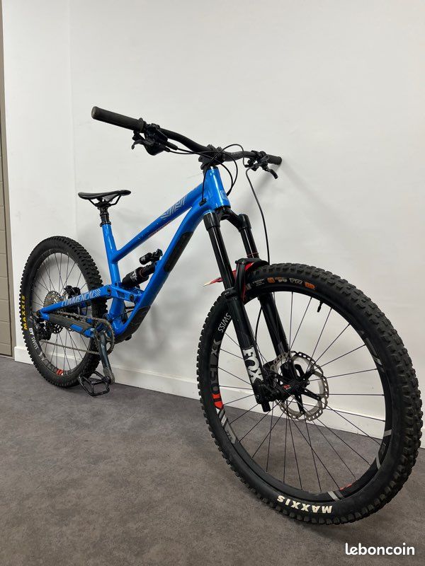 Commencal Clash essential Fox Dt Swiss Vélos
