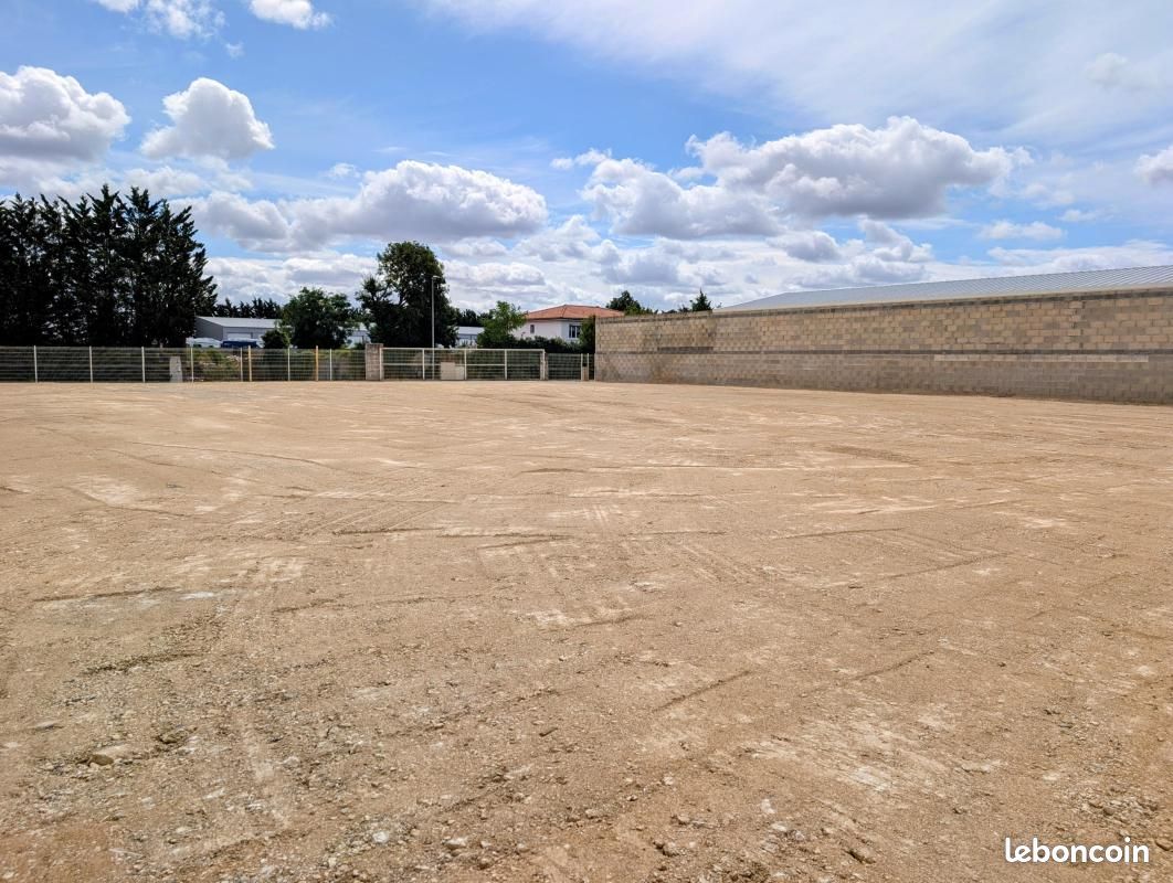 Terrain 1 743 m² Echillais · à Échillais · 1 200 €/mois