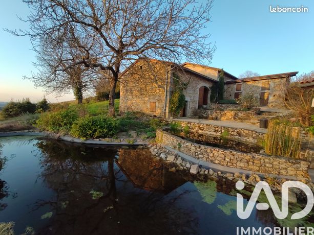 Propriété 4 pièces 140 m²