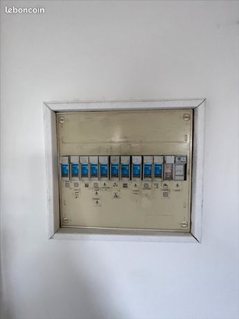 https://img.leboncoin.fr/api/v1/lbcpb1/images/d7/32/2e/d7322e7da59fb89e6b78d6253e8d609436133740.jpg?rule=ad-image