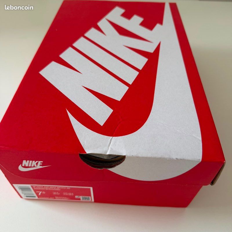 Nike air Max moto 2k noir et argenté (image 4)