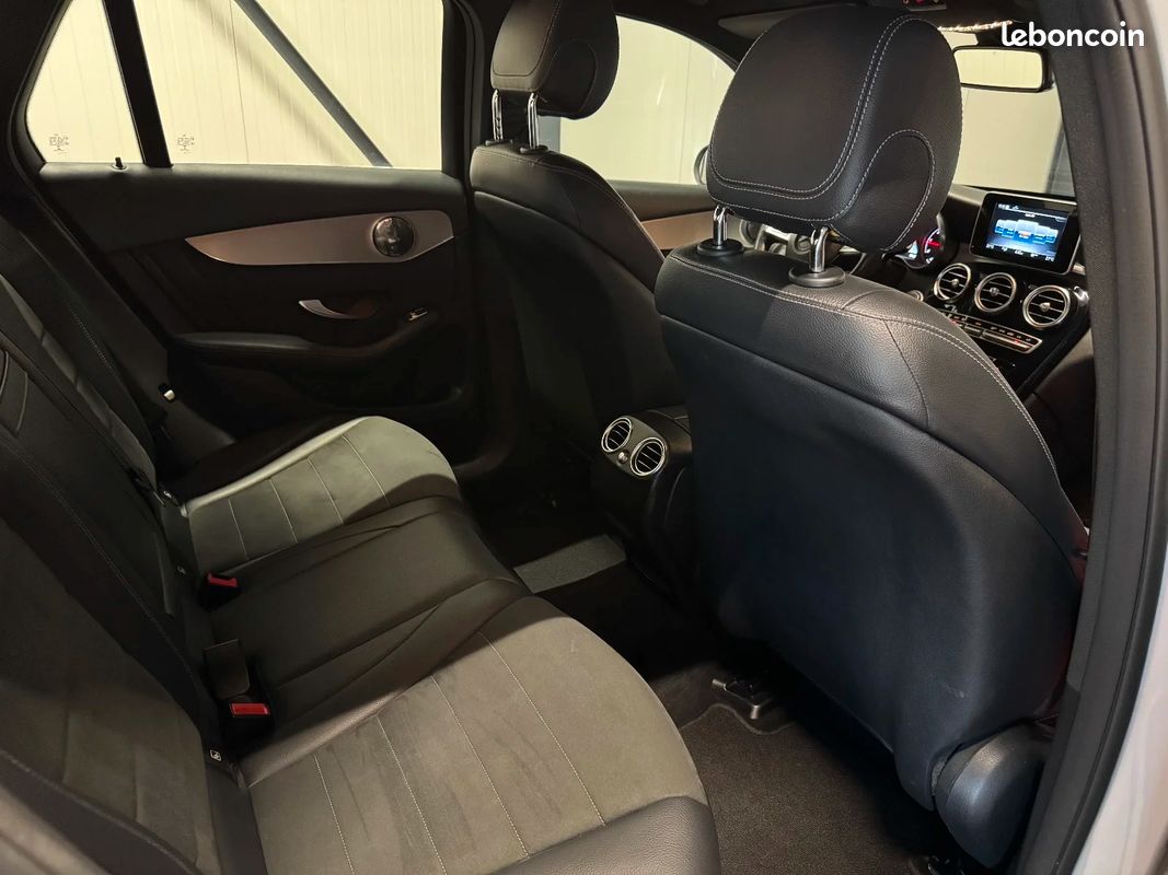MERCEDES GLC 220 d 9G-Tronic 4Matic Sportline / SUIVI ENTRETIEN / PACK AMG / ATTELAGE / GARANTIE 12 MOIS (image 46)