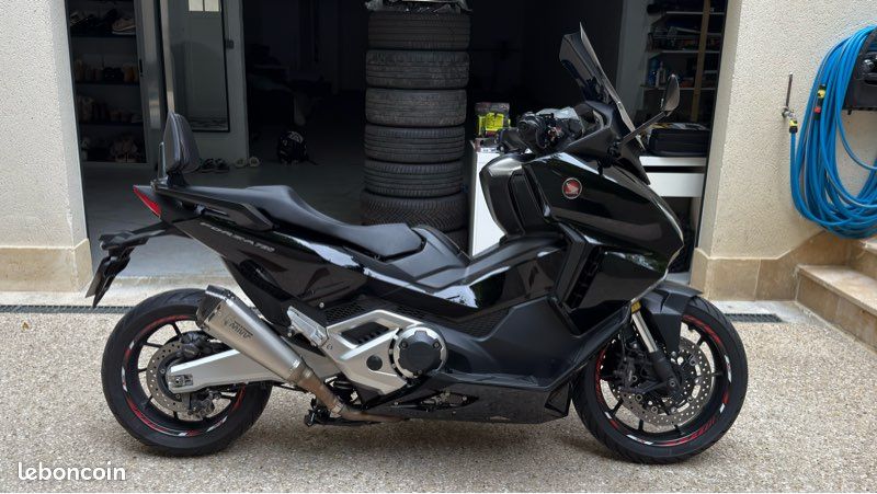 Honda Forza 750 Pot Mivv Neuf Poignets Chauffants Alarme + coupe circuit Tres bon état (image 1)