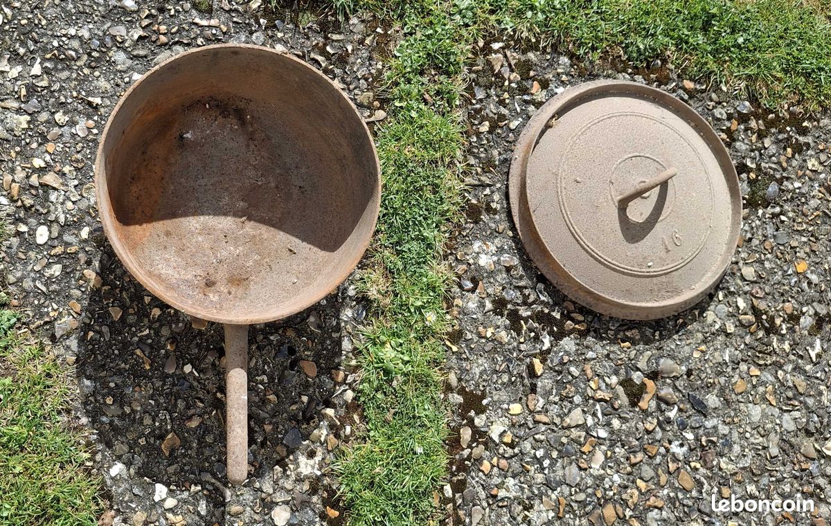 Poêlon ancien en fonte avec son couvercle (image 2)