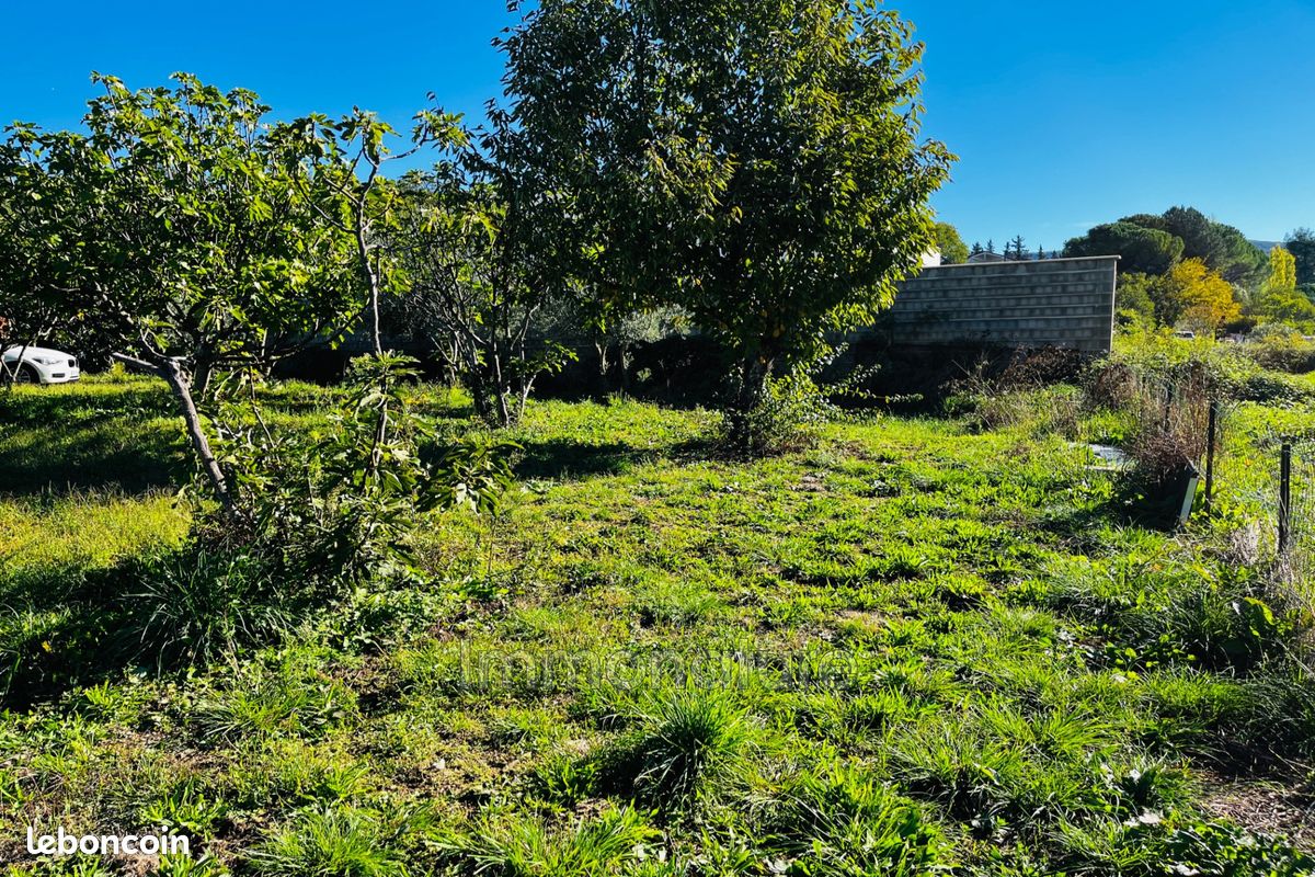 Terrain 1200 m² · à Laroque · 1 200 m² · 117 000 €