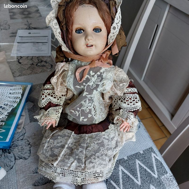 Poupée Ancienne Articulée Avec Yeux Dormeurs - Vintage