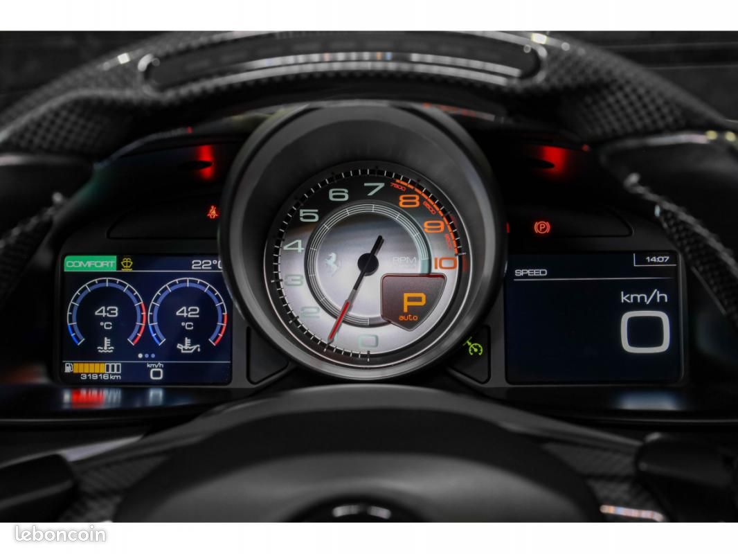 Ferrari GTC4 Lusso V8 - NERO DAYTONA / CAMÉRA CARBONE SIÈGES VENTILÉS ALCANTARA (image 20)