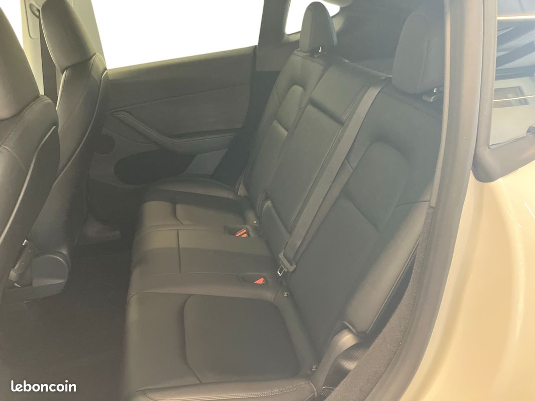 Tesla Model Y 2024 Long Range RWD - Véhicule d'occasion certifié (image 5)