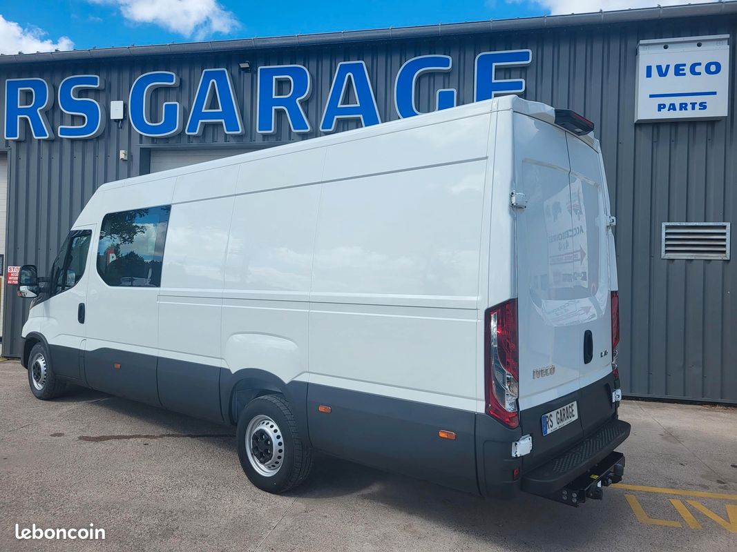 IVECO DAILY 35S18 HA8 V16 FOURGON PACK ÉVOLUTION CABINE APPROFONDIE FIXE 07 PLACES NEUF avec ATTELAGE + CAMÉRA + PROJECTEURS FULL LED / MOTEUR 3 LITRES / SANS CONTRAINTES GSR2 ( Prix Vente 49 990 HT ) (image 2)