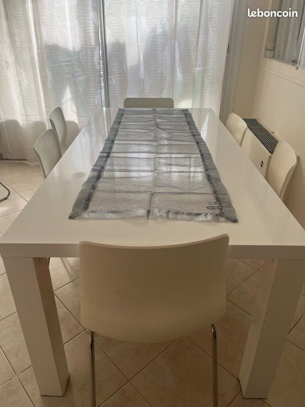 Table de salle à manger avec 6chaises IKEA (image 9)