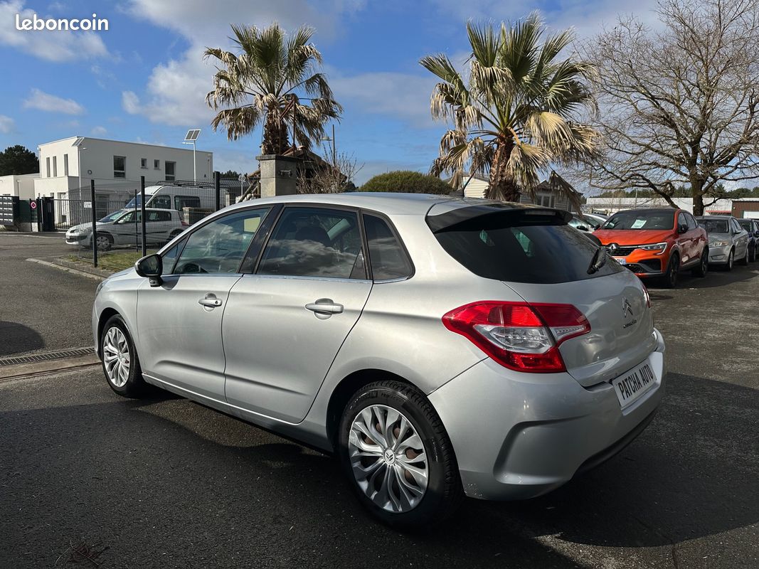 Citroen c4 1.6l hdi 90ch confort (image 2)