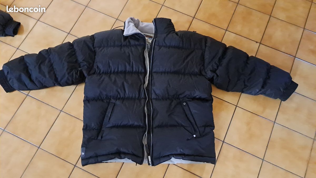 2 Doudounes Décathlon noires, duvet et plumettes tailles 40 et 46 (image 3)