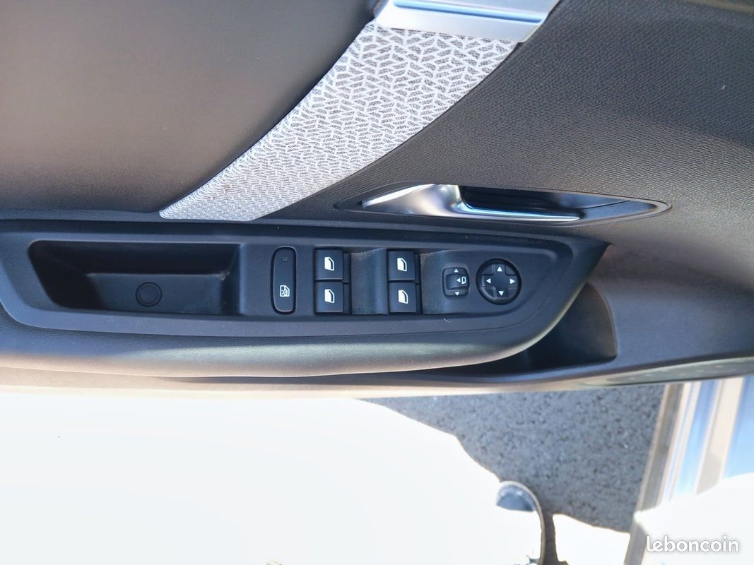 CITROEN C4 PureTech 130 S&S BVM6 Feel Pack (image 24)