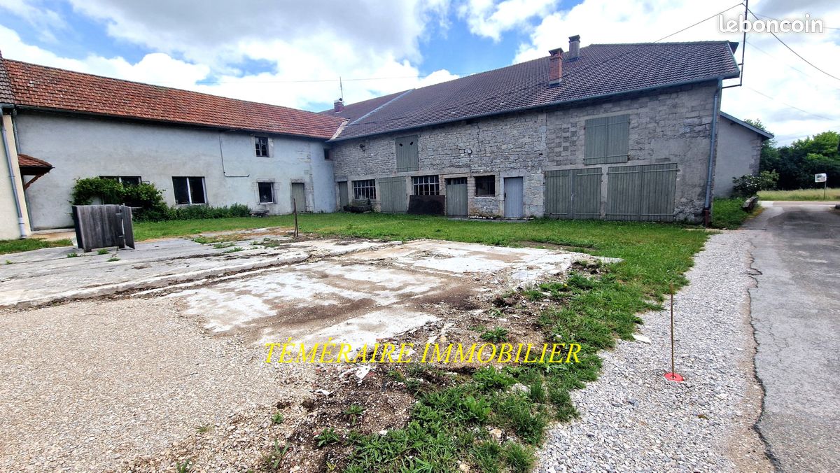 Maison 8 pièces 174 m² · à Mont-sur-Monnet · 174 m² · 100 000 €
