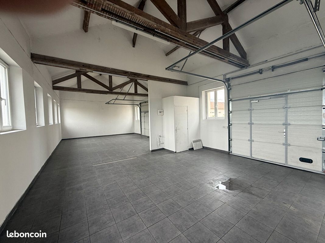 Parking 89 m² · à Aunay-sous-Auneau · 89 m² · 900 €/mois