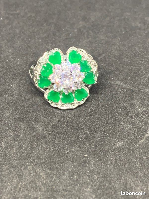 Lot de bijoux en argent et émeraude (image 10)